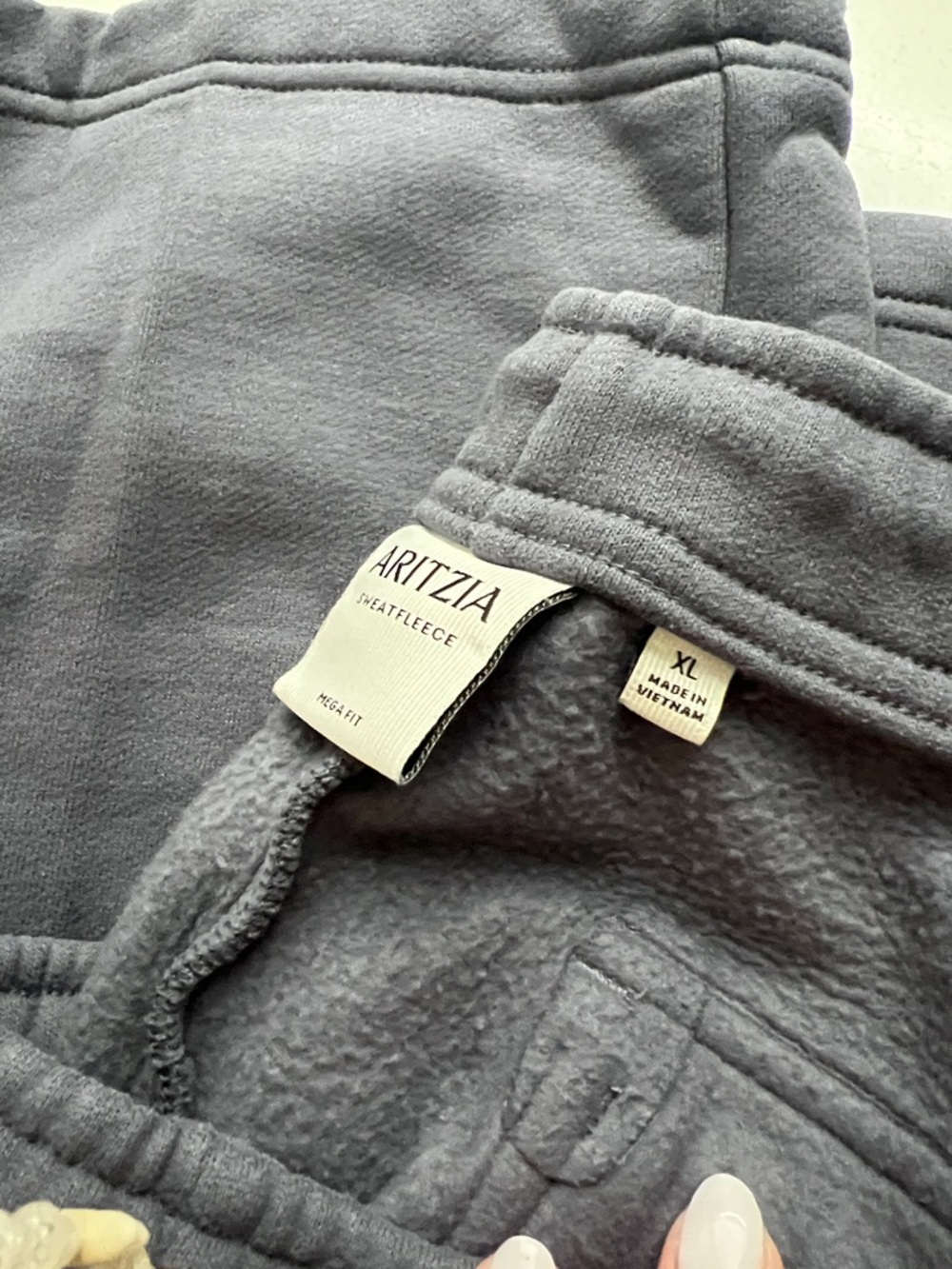 Aritzia Terry Sweatfleece Mega Cargo Sweatpant - Picture 4 of 5